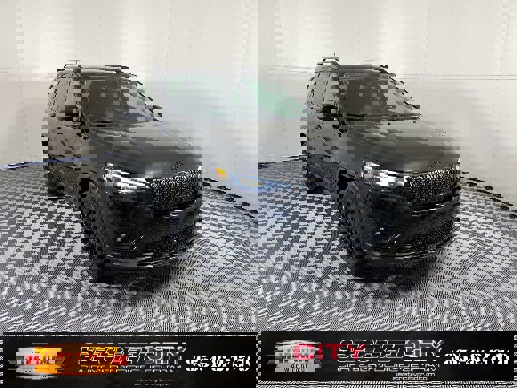 Used 2023 Jeep Cherokee Altitude Lux