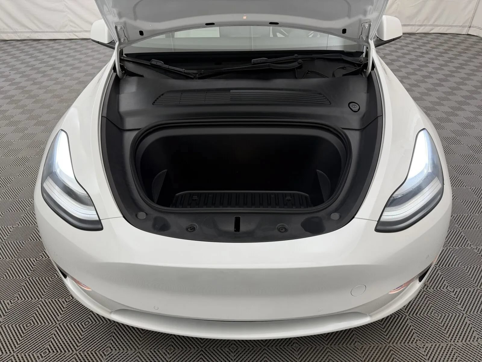 Used 2021 Tesla Model Y Long Range AWD/4WD image 32