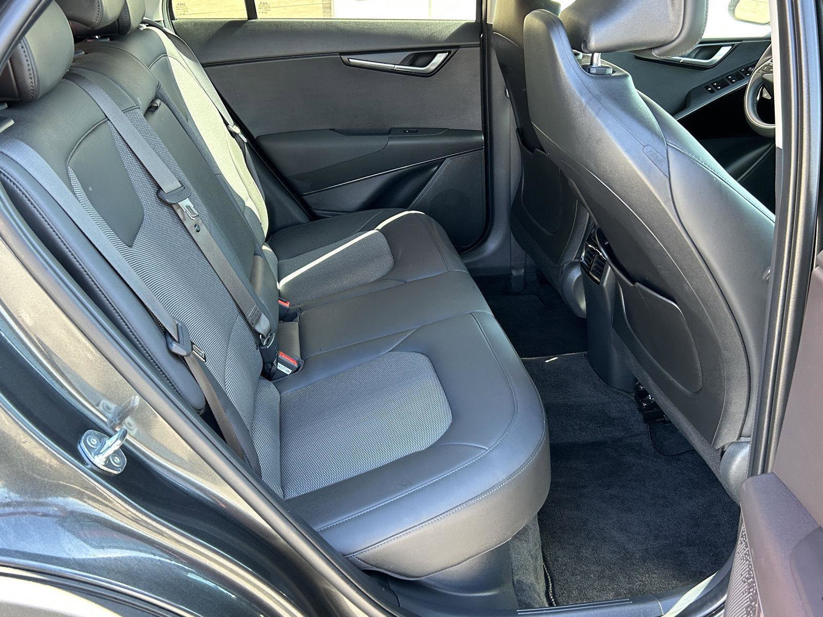Used 2025 Kia Niro EX image 18