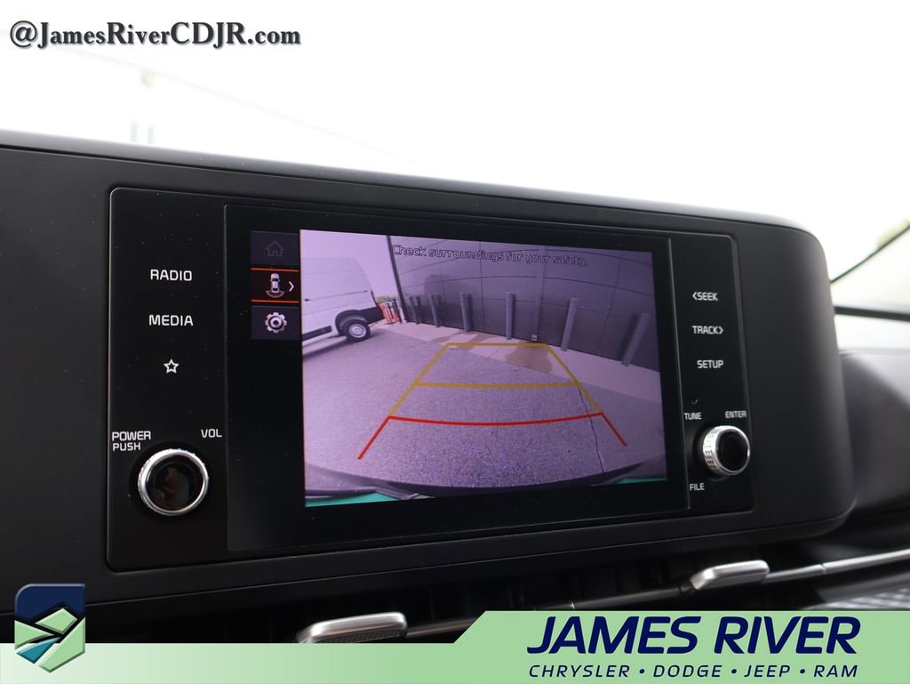 Used 2023 Kia Carnival LX image 32