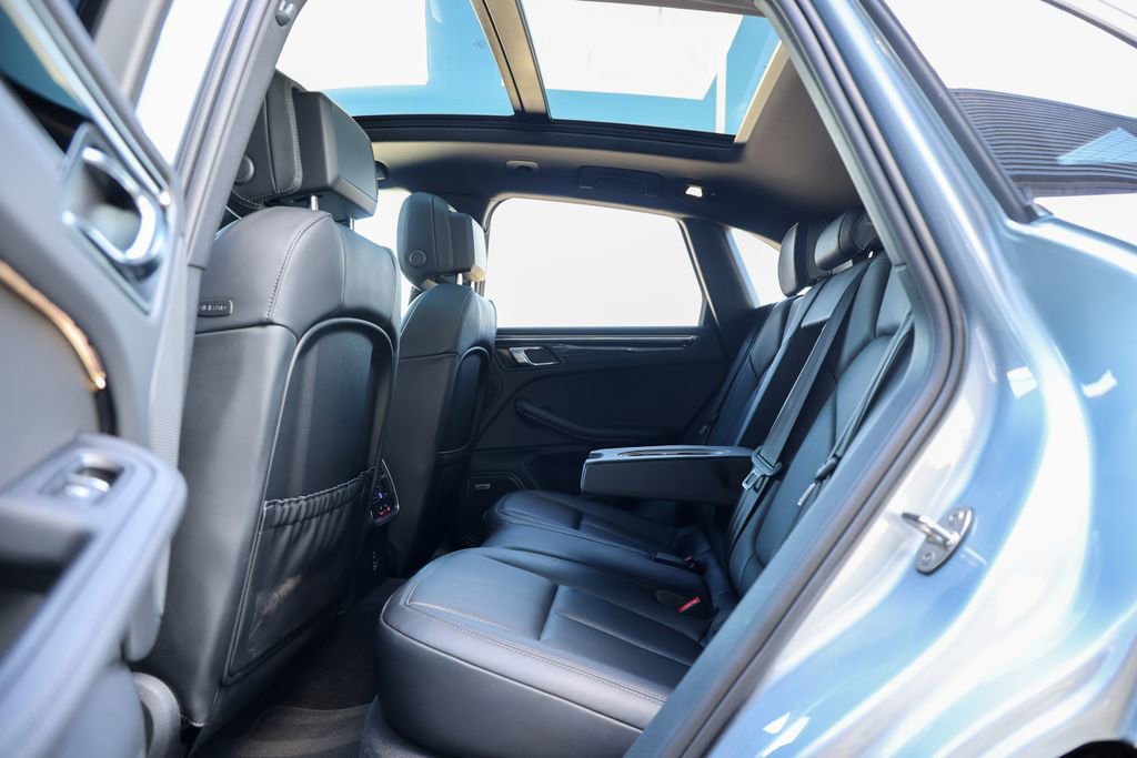 Certified 2025 Porsche Macan image 42