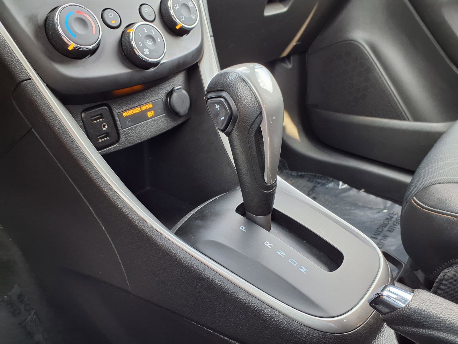 Used 2020 Chevrolet Trax LT w/ LT Convenience Package image 7