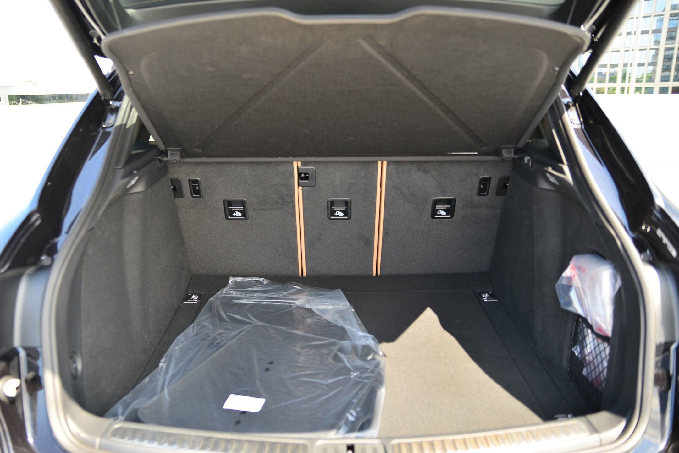 Used 2025 Porsche Macan image 29