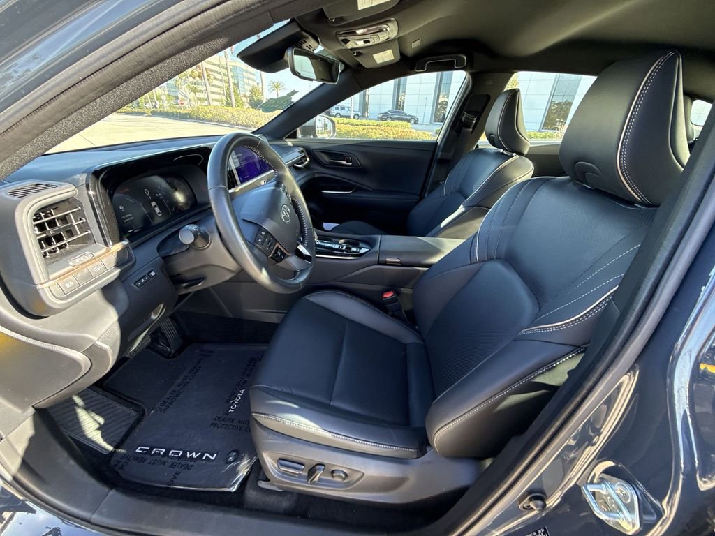 Used 2025 Toyota Crown XLE image 30