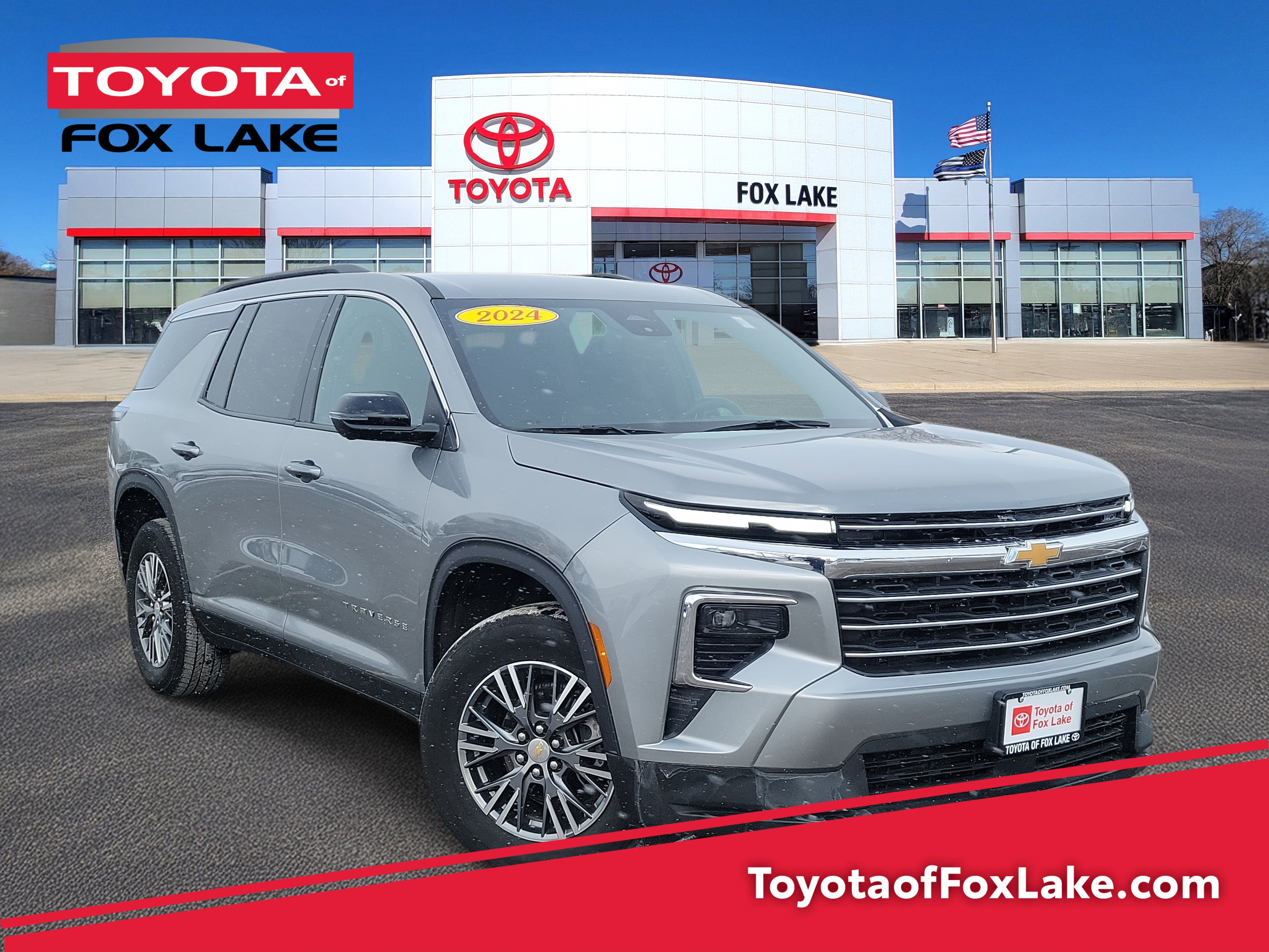 Used 2024 Chevrolet Traverse LT image 1