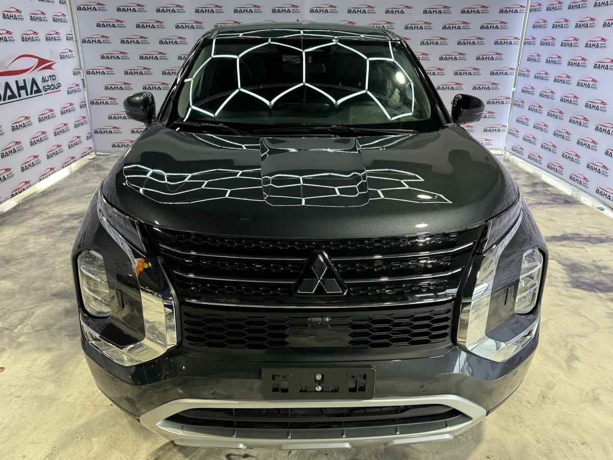 Used 2024 Mitsubishi Outlander AWD image 5