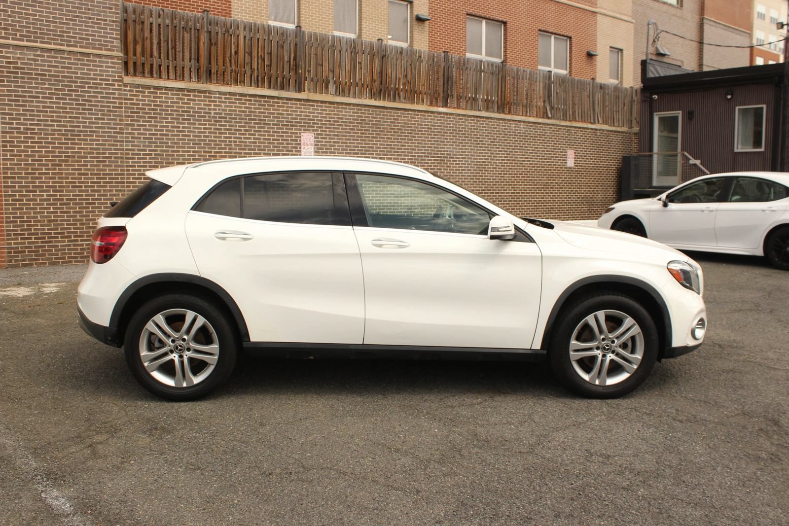Used 2020 Mercedes-Benz GLA 250 4MATIC w/ Premium Package image 6