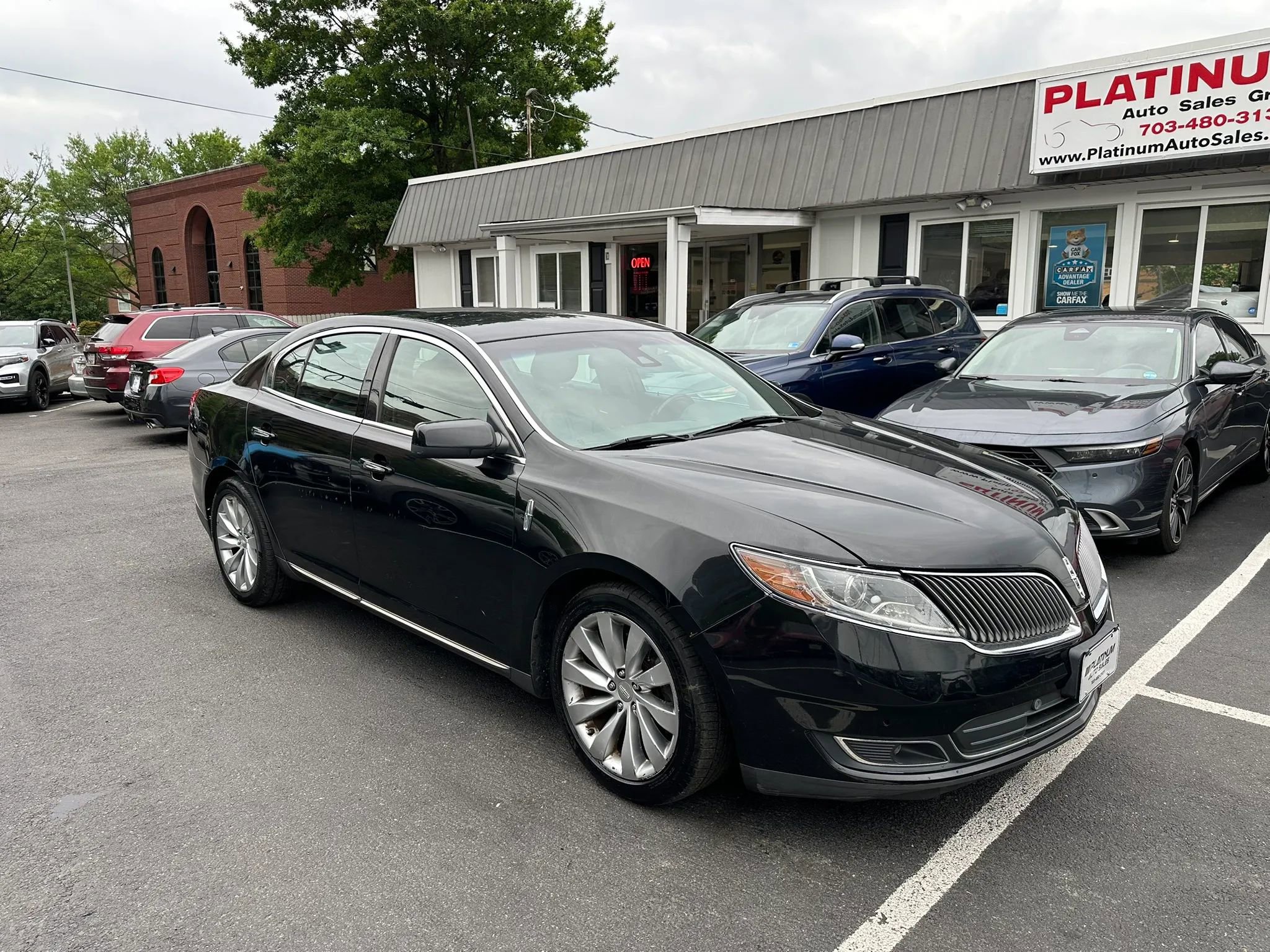 Used 2015 Lincoln MKS FWD image 3