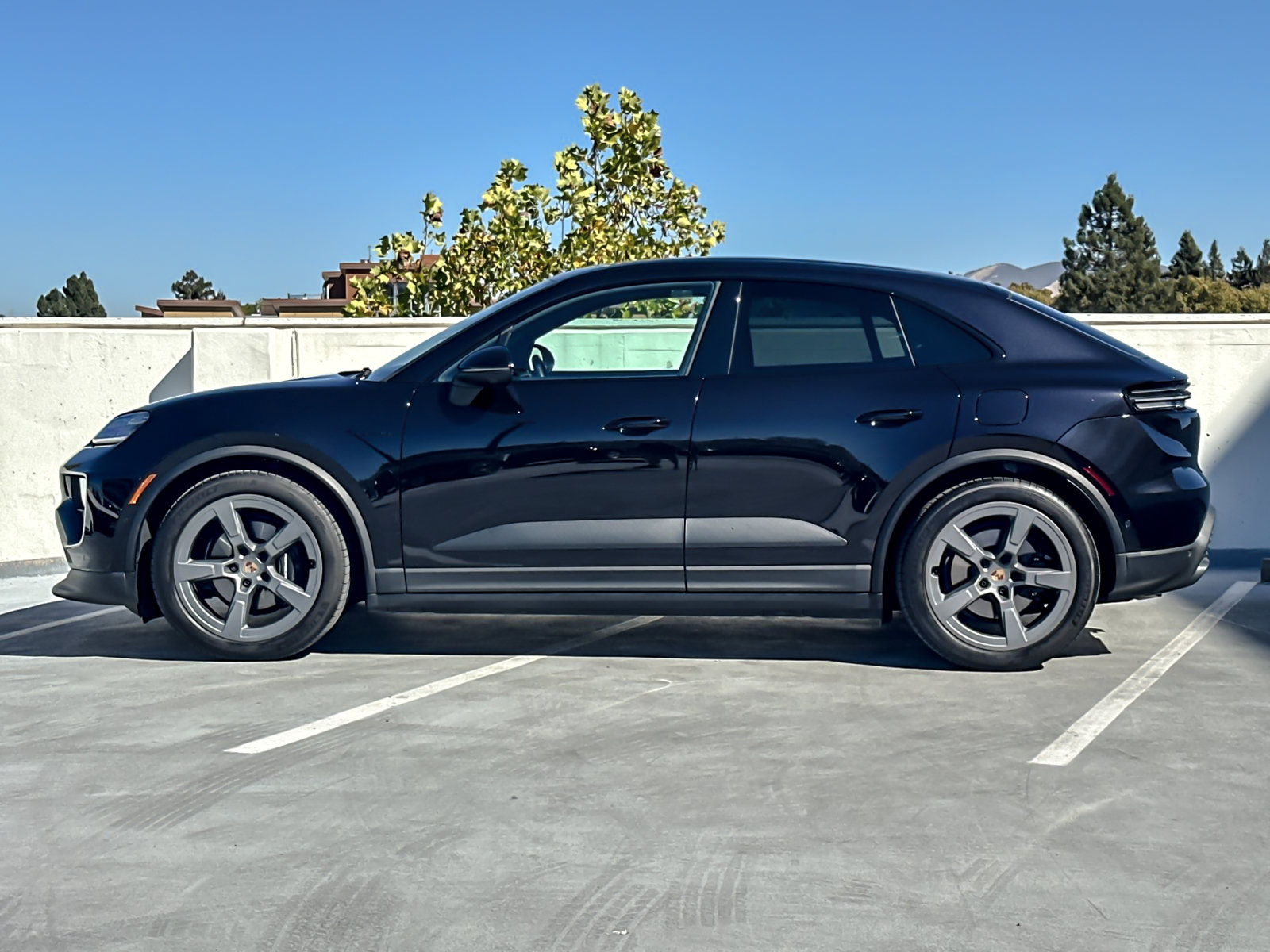 Certified 2026 Porsche Macan 4 Electric AWD/4WD image 3
