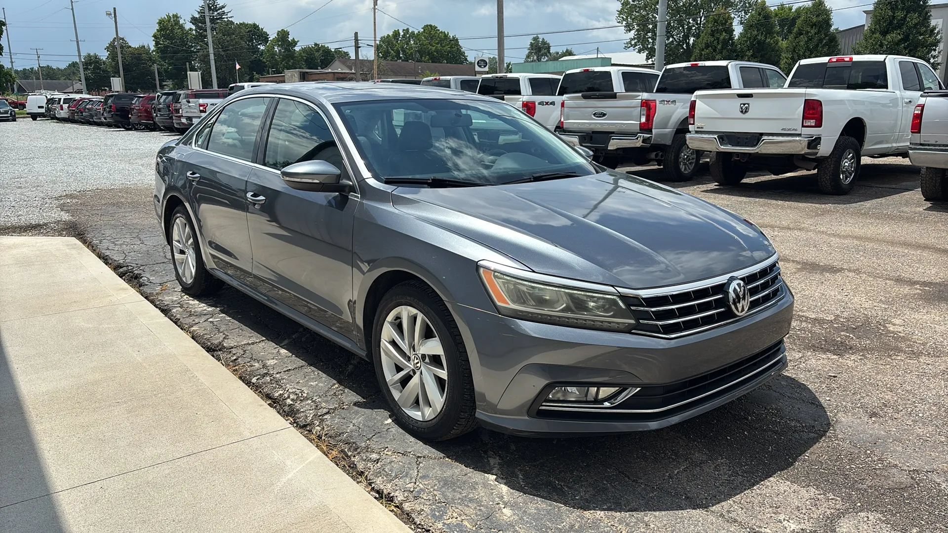 Used 2018 Volkswagen Passat 2.0T SE w/ SE Lighting Package FWD image 11