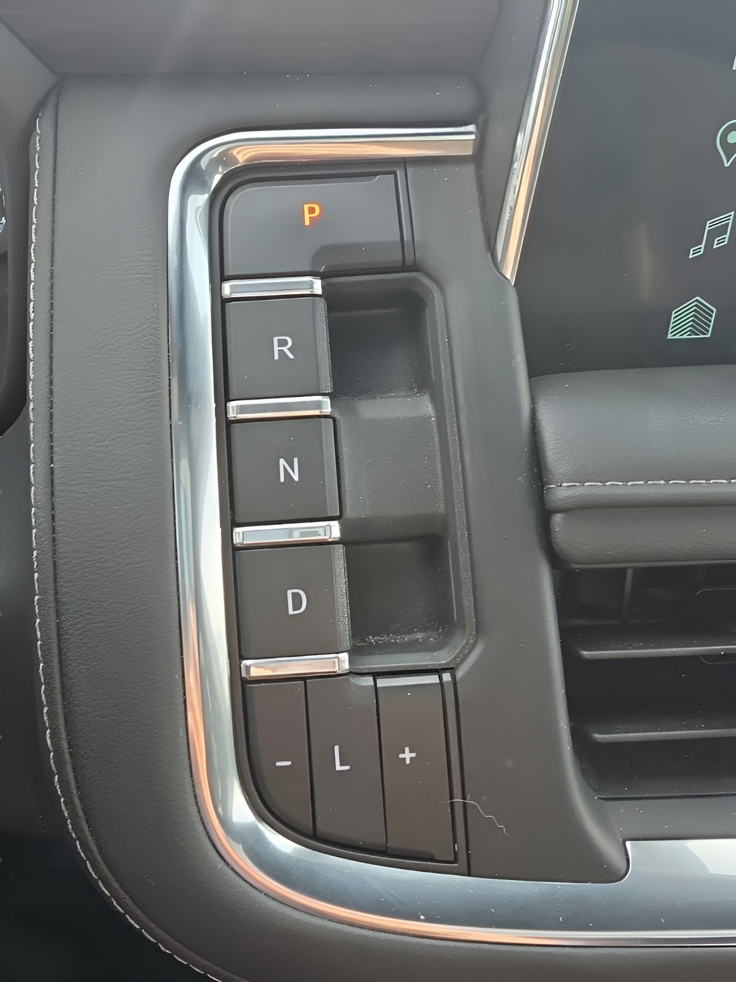 Used 2024 Chevrolet Tahoe Z71 w/ Luxury Package AWD/4WD image 28