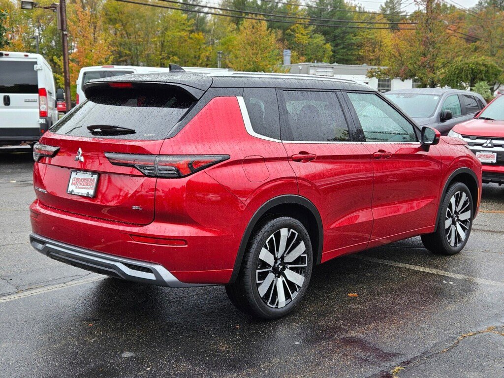 New 2025 Mitsubishi Outlander SEL image 5