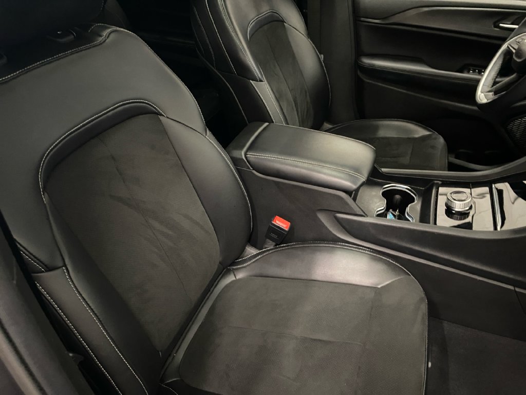 Certified 2023 Jeep Grand Cherokee L Altitude AWD/4WD image 11