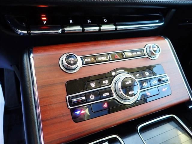 Used 2023 Lincoln Aviator Reserve AWD/4WD image 23