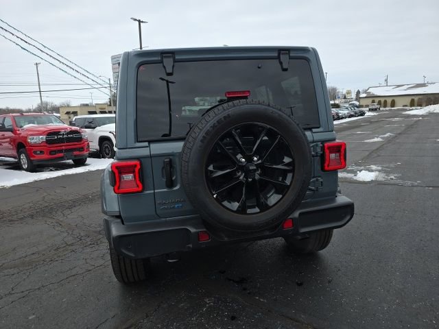Used 2025 Jeep Wrangler Unlimited Sahara w/ Safety Group AWD/4WD image 5