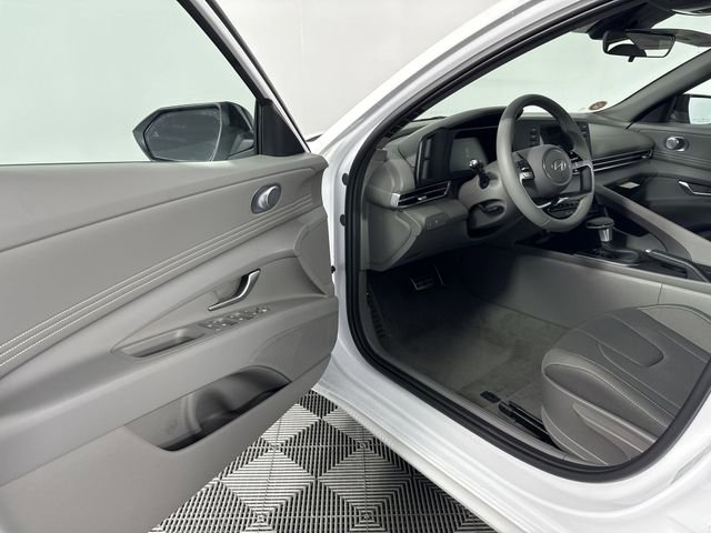 Used 2025 Hyundai Elantra Sport FWD image 18