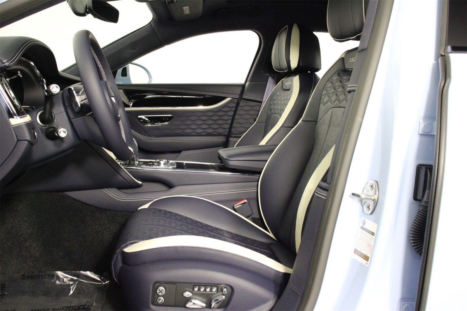 New 2025 Bentley Flying Spur Plug-In Hybrid image 2