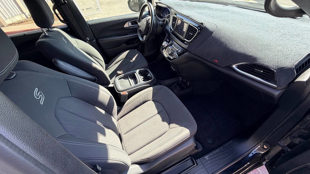 Used 2018 Chrysler Pacifica Touring Plus w/ S Appearance Package image 16