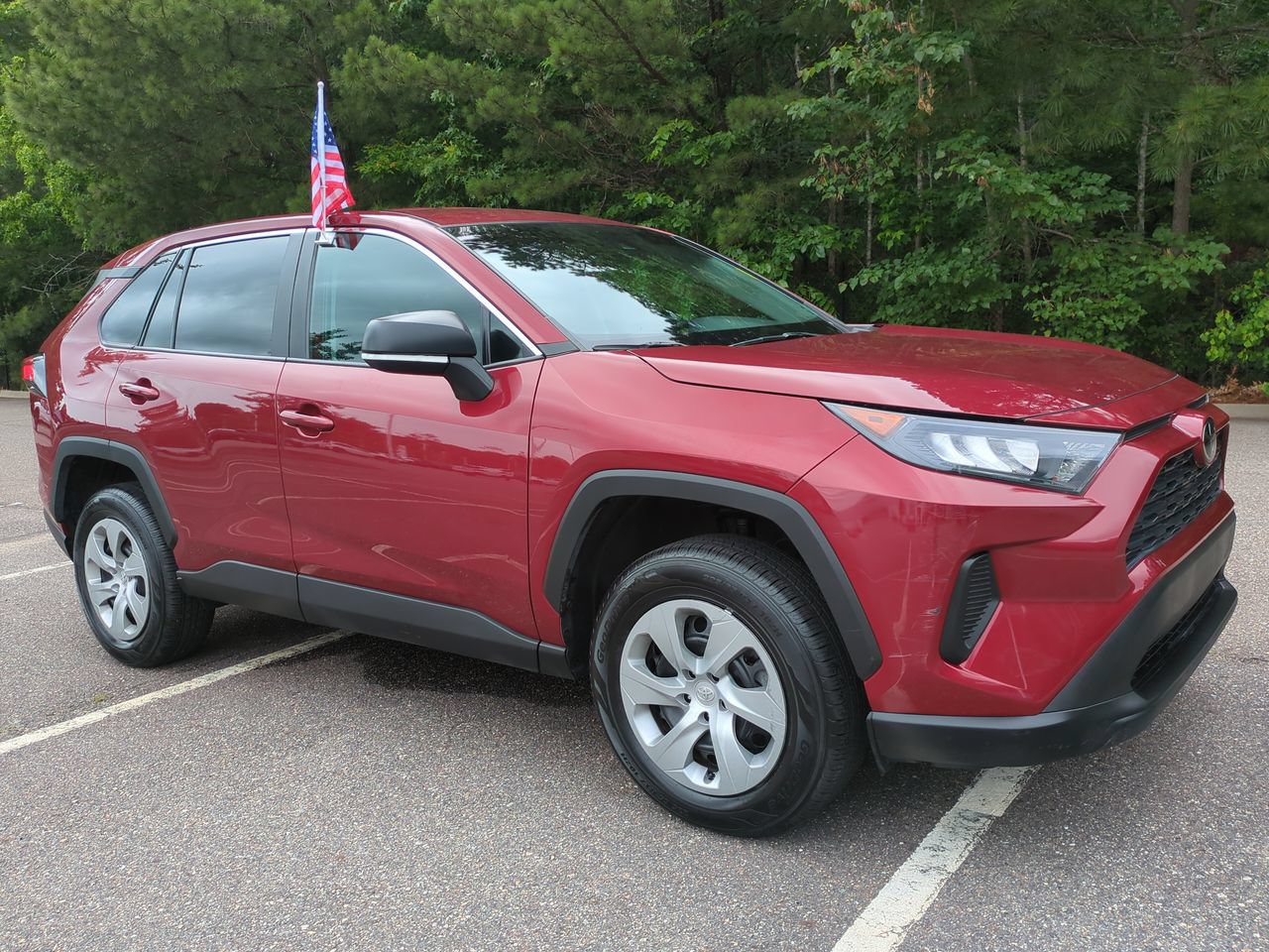Used 2022 Toyota RAV4 LE FWD image 2