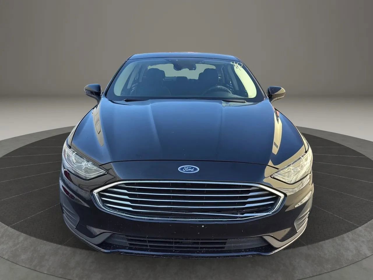 Used 2019 Ford Fusion SE image 2
