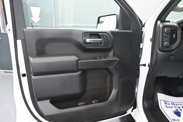 New 2026 Chevrolet Silverado 1500 Custom w/ LPO, Dark Essentials Package AWD/4WD image 9