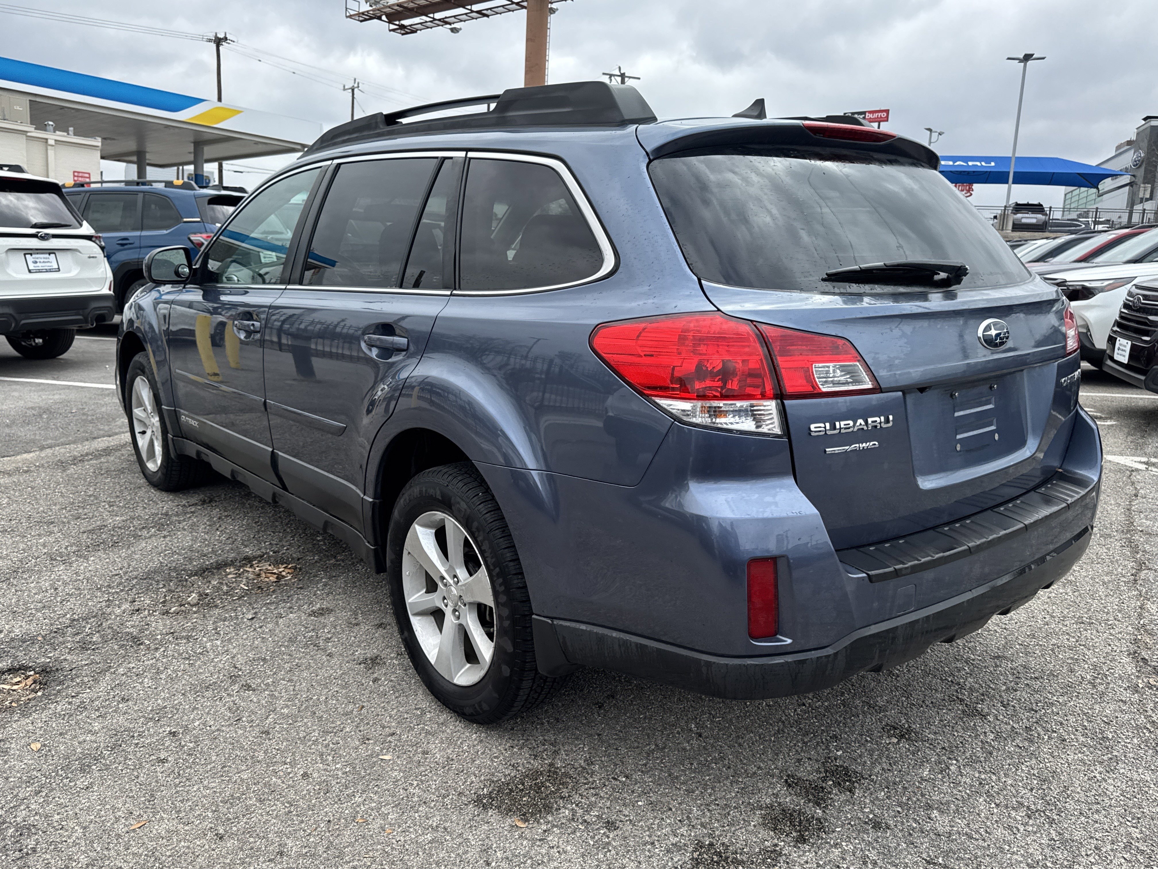 Used 2014 Subaru Outback 2.5i Limited w/ Moonroof Package image 5