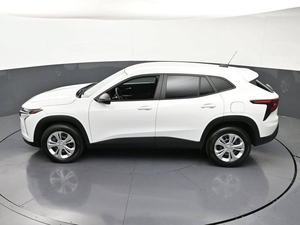 Used 2024 Chevrolet Trax LS FWD image 17