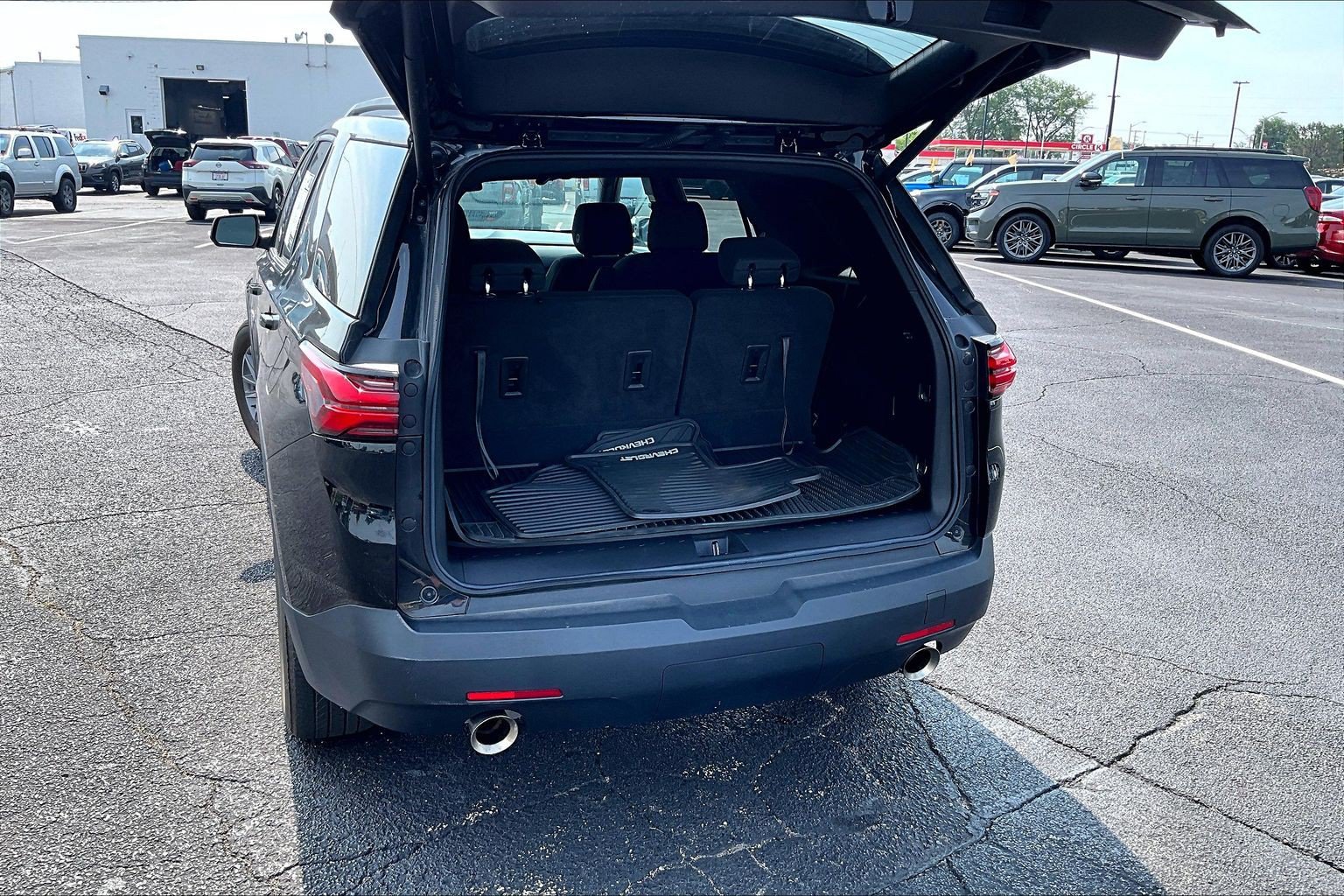 Used 2023 Chevrolet Traverse LT AWD/4WD image 20