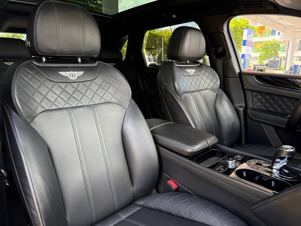 Used 2018 Bentley Bentayga AWD/4WD image 15