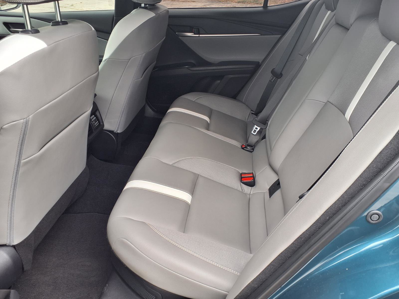 Used 2025 Toyota Camry SE w/ Convenience Package image 9