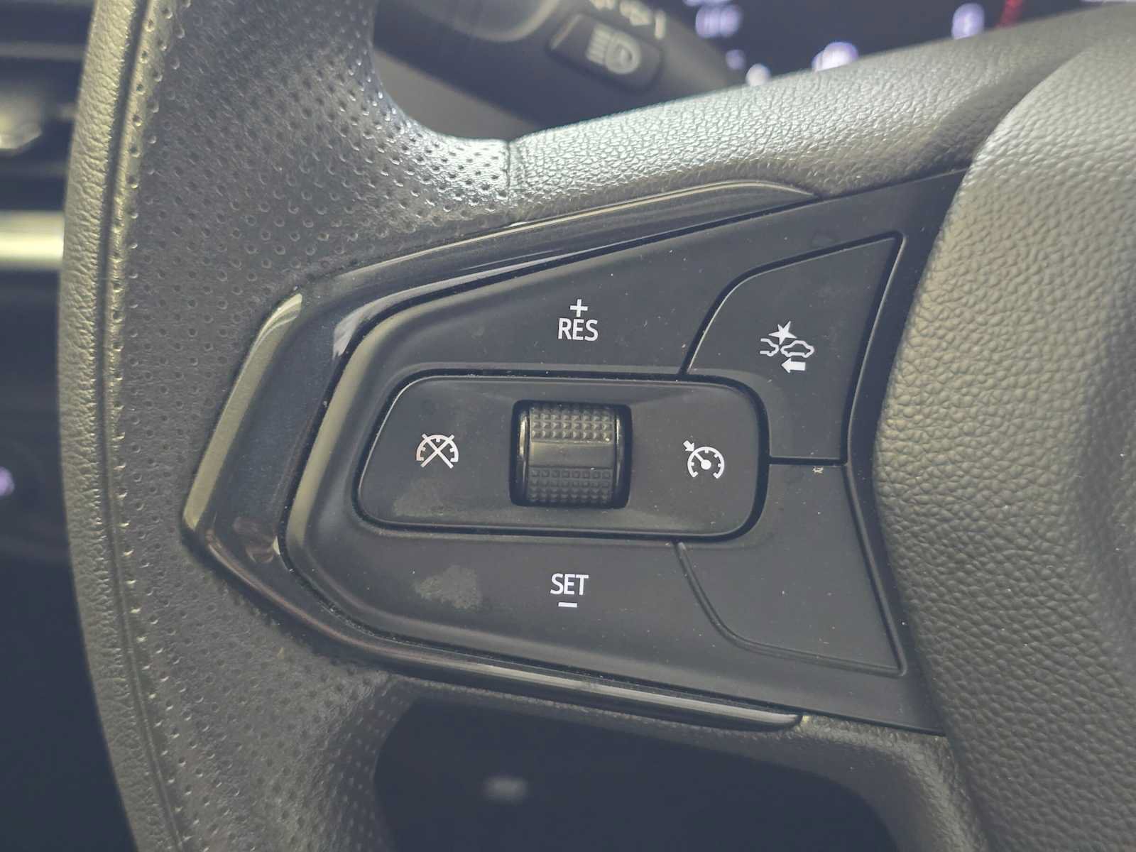 Used 2023 Chevrolet TrailBlazer LT FWD image 32