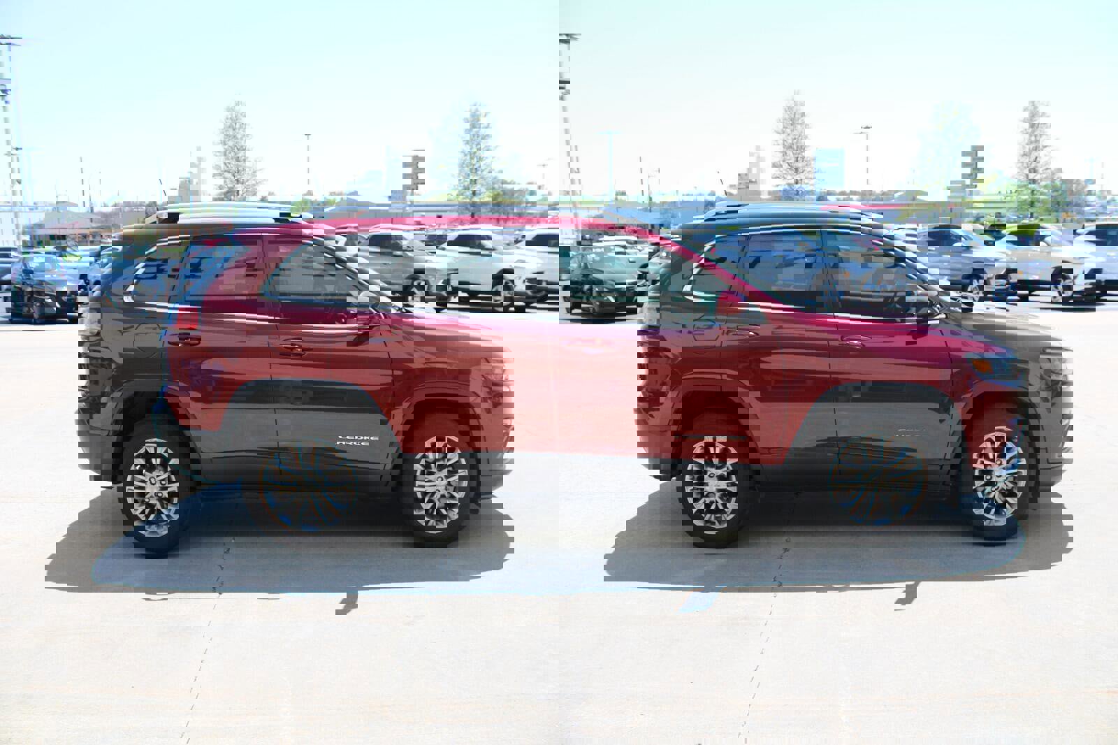 Used 2021 Jeep Cherokee Latitude Lux w/ Sun & Sound Group image 6