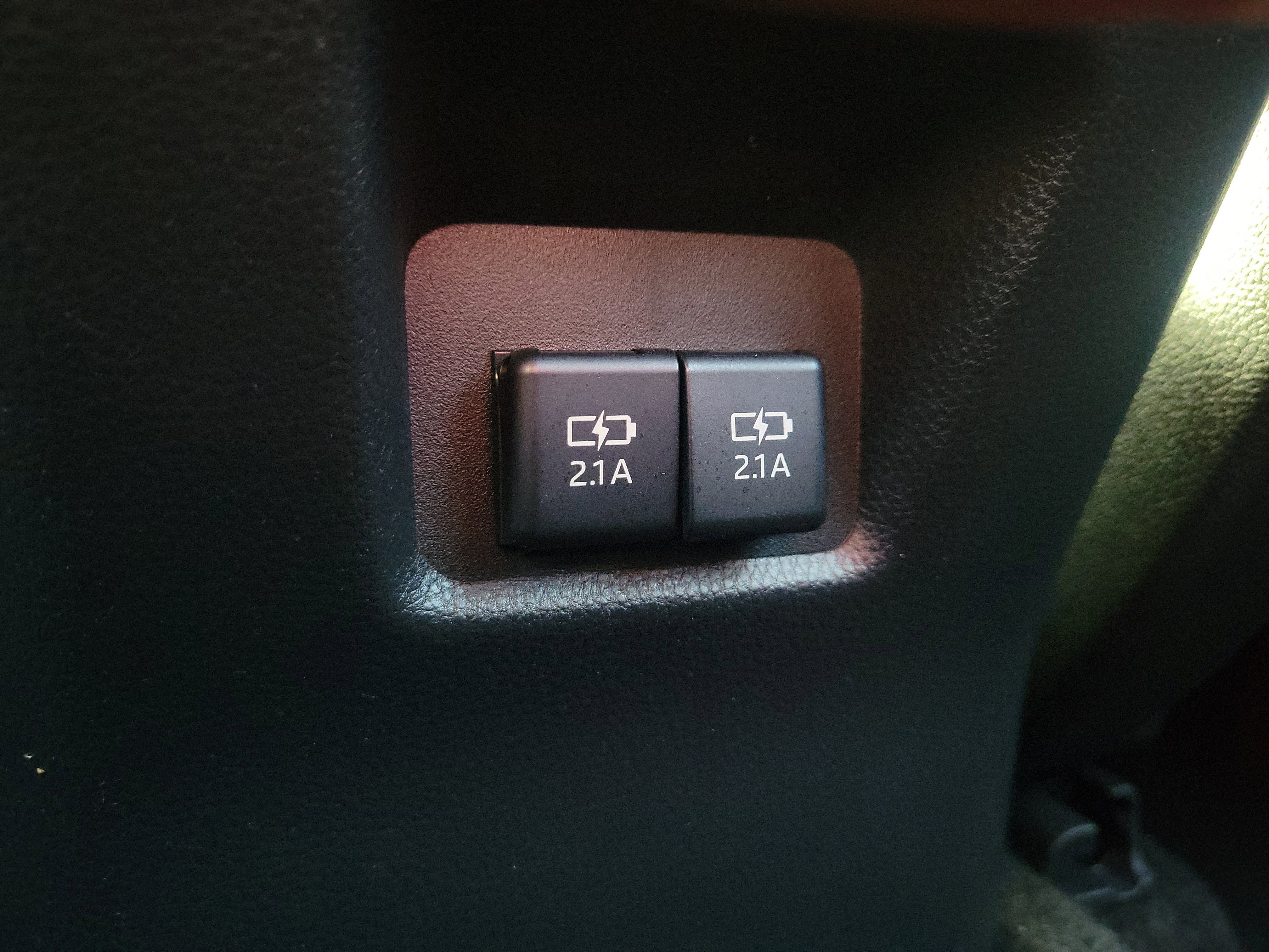 Used 2021 Toyota RAV4 XLE image 10