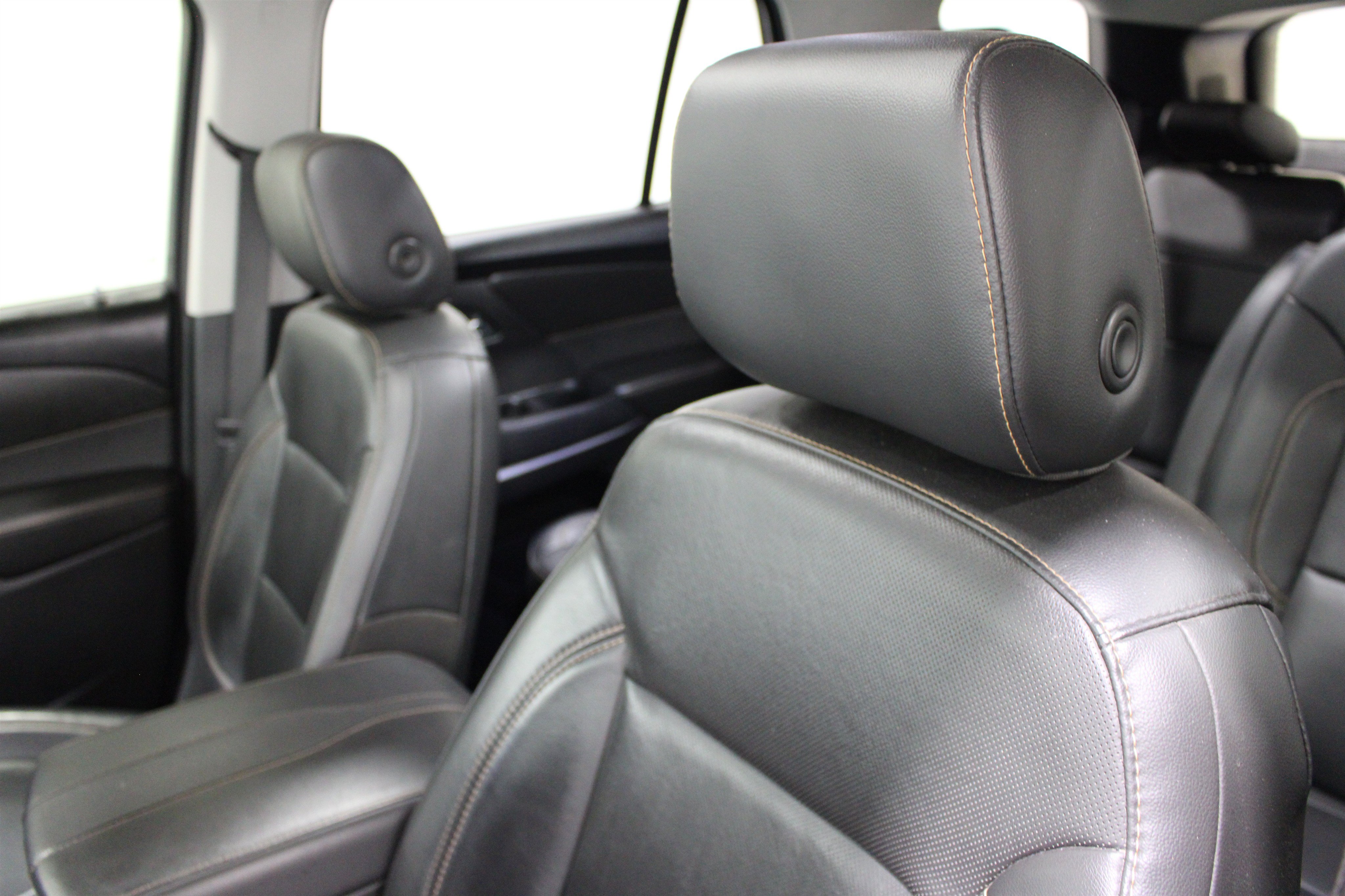 Used 2020 Chevrolet Traverse Premier w/ Redline Edition FWD image 4