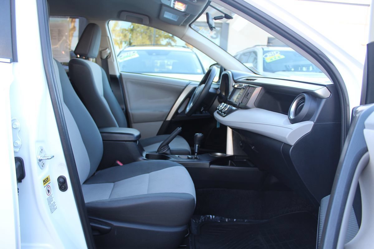 Used 2013 Toyota RAV4 LE AWD/4WD image 20