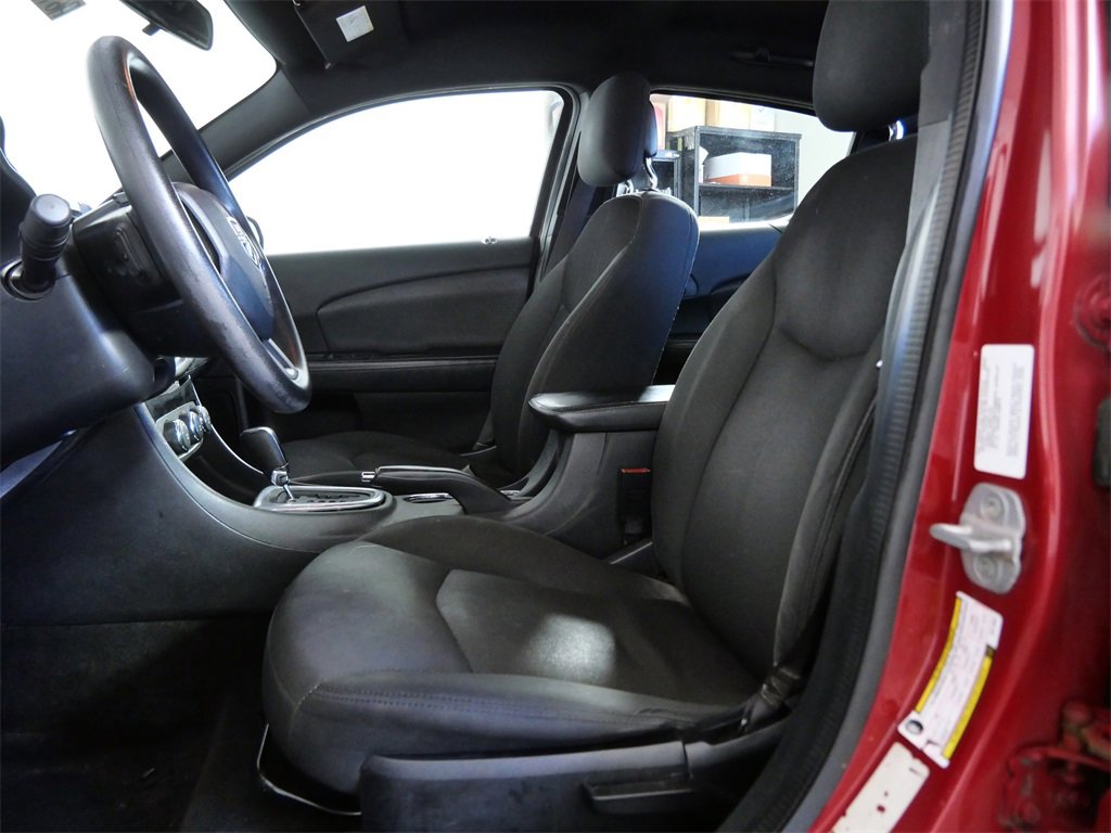 Used 2013 Dodge Avenger SE image 17