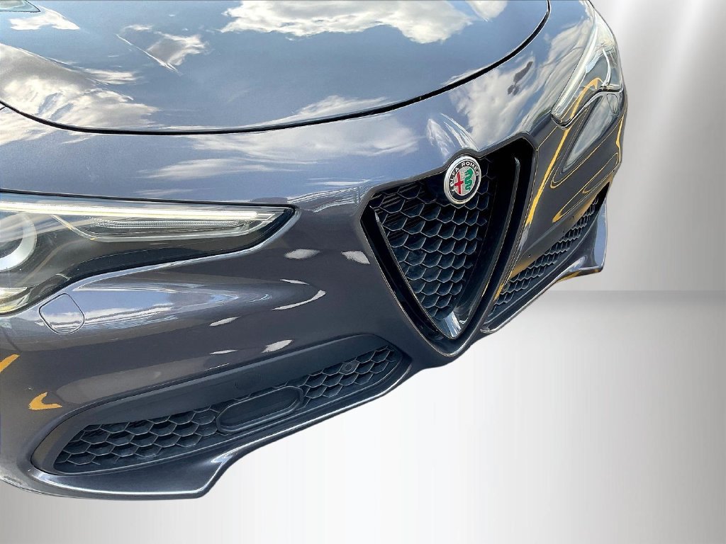 Used 2022 Alfa Romeo Stelvio Veloce AWD/4WD image 32
