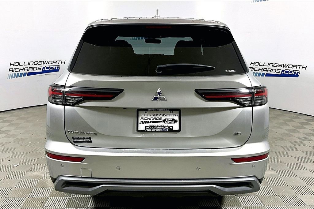 Used 2025 Mitsubishi Outlander SE image 4