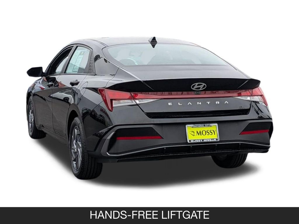 Used 2024 Hyundai Elantra SEL FWD image 7