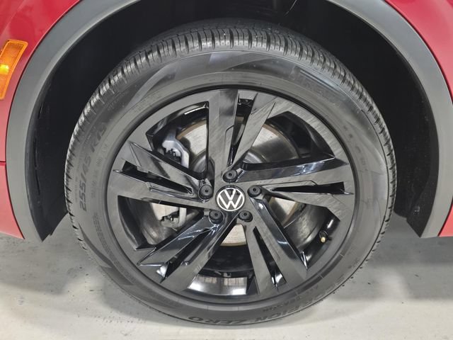 Certified 2024 Volkswagen Tiguan SE R-Line AWD/4WD image 11