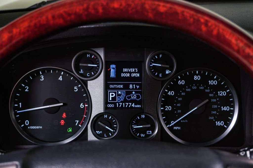 Used 2013 Lexus LX 570 4WD w/ Luxury Pkg image 24