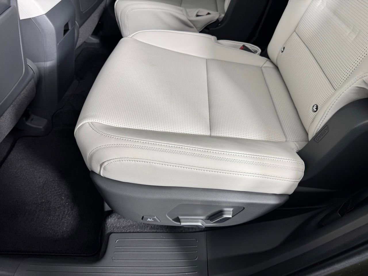 Used 2025 Hyundai Santa Fe Calligraphy image 27