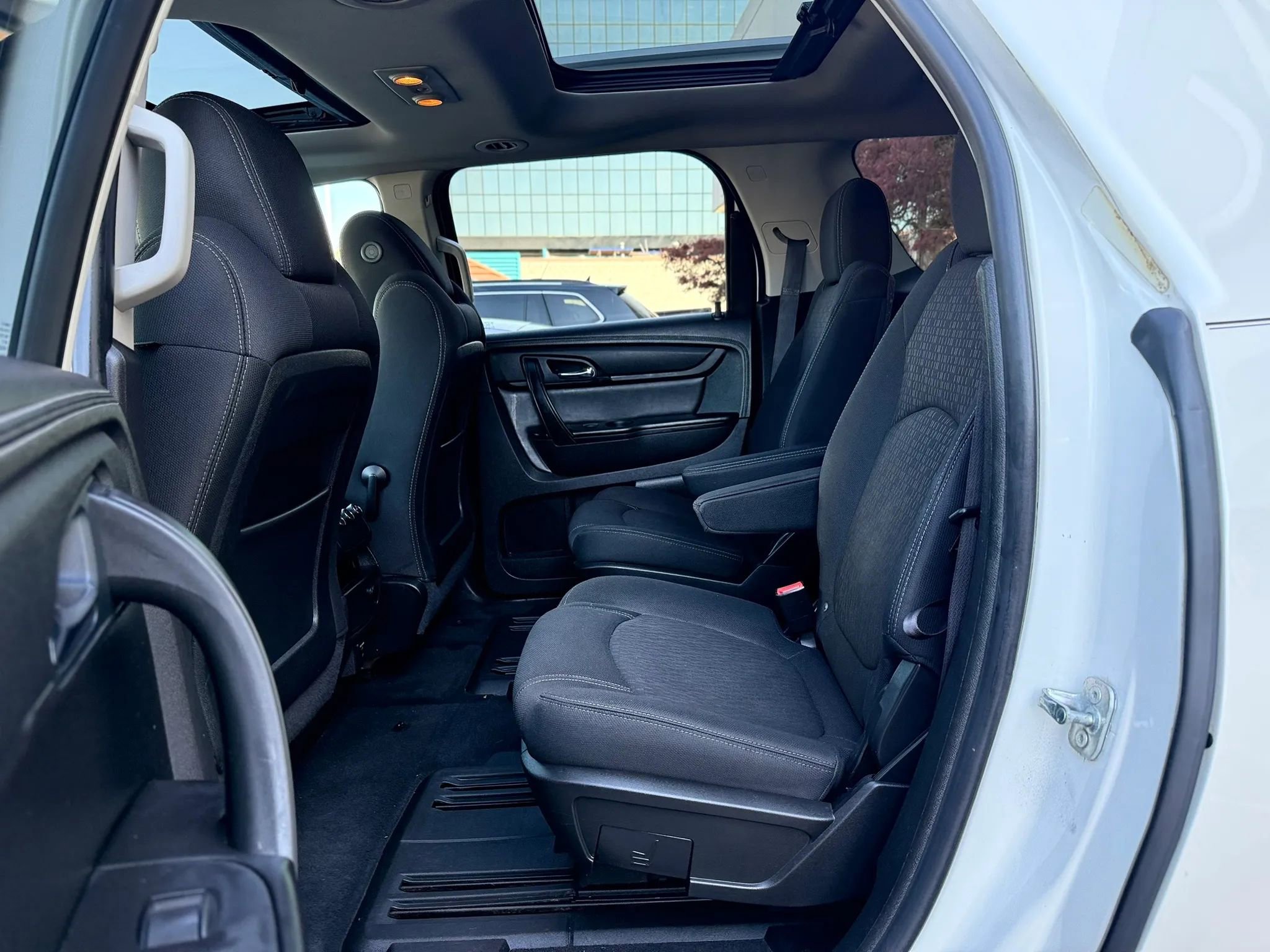 Used 2014 GMC Acadia SLE image 28