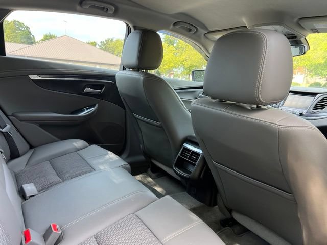 Used 2016 Chevrolet Impala LT w/ Convenience Package FWD image 18