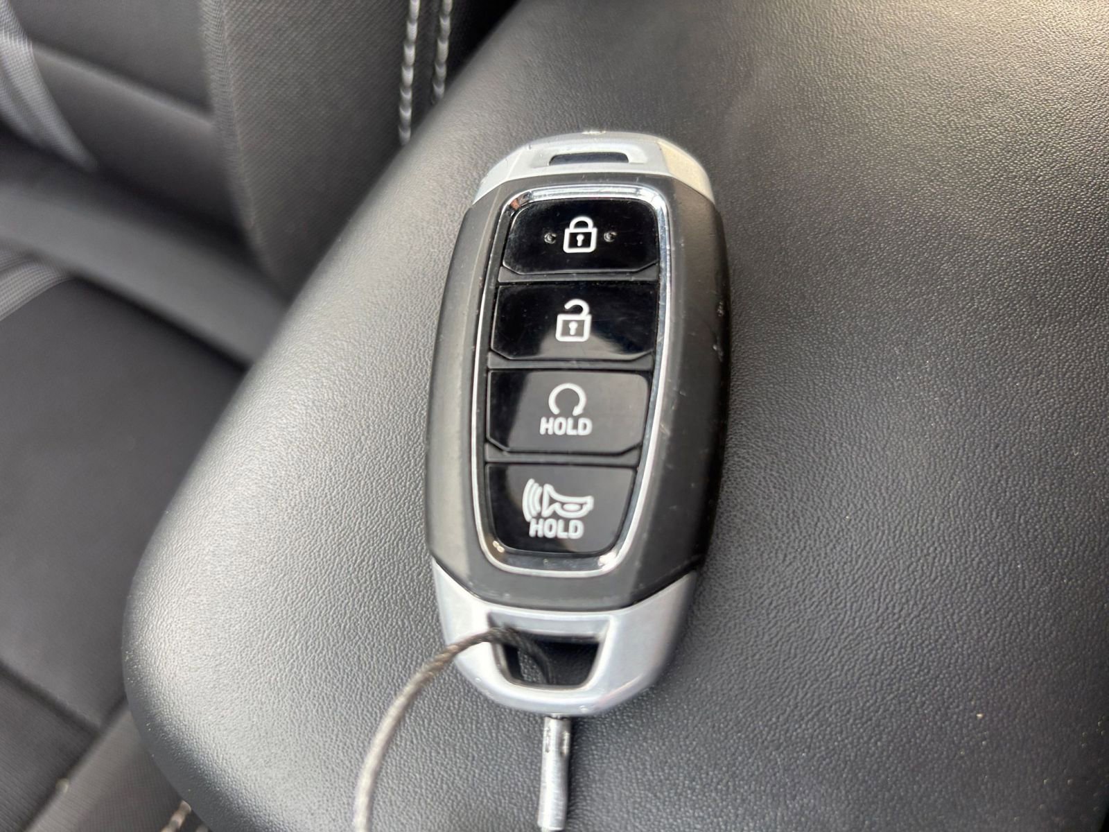 Used 2025 Hyundai Venue SEL image 23