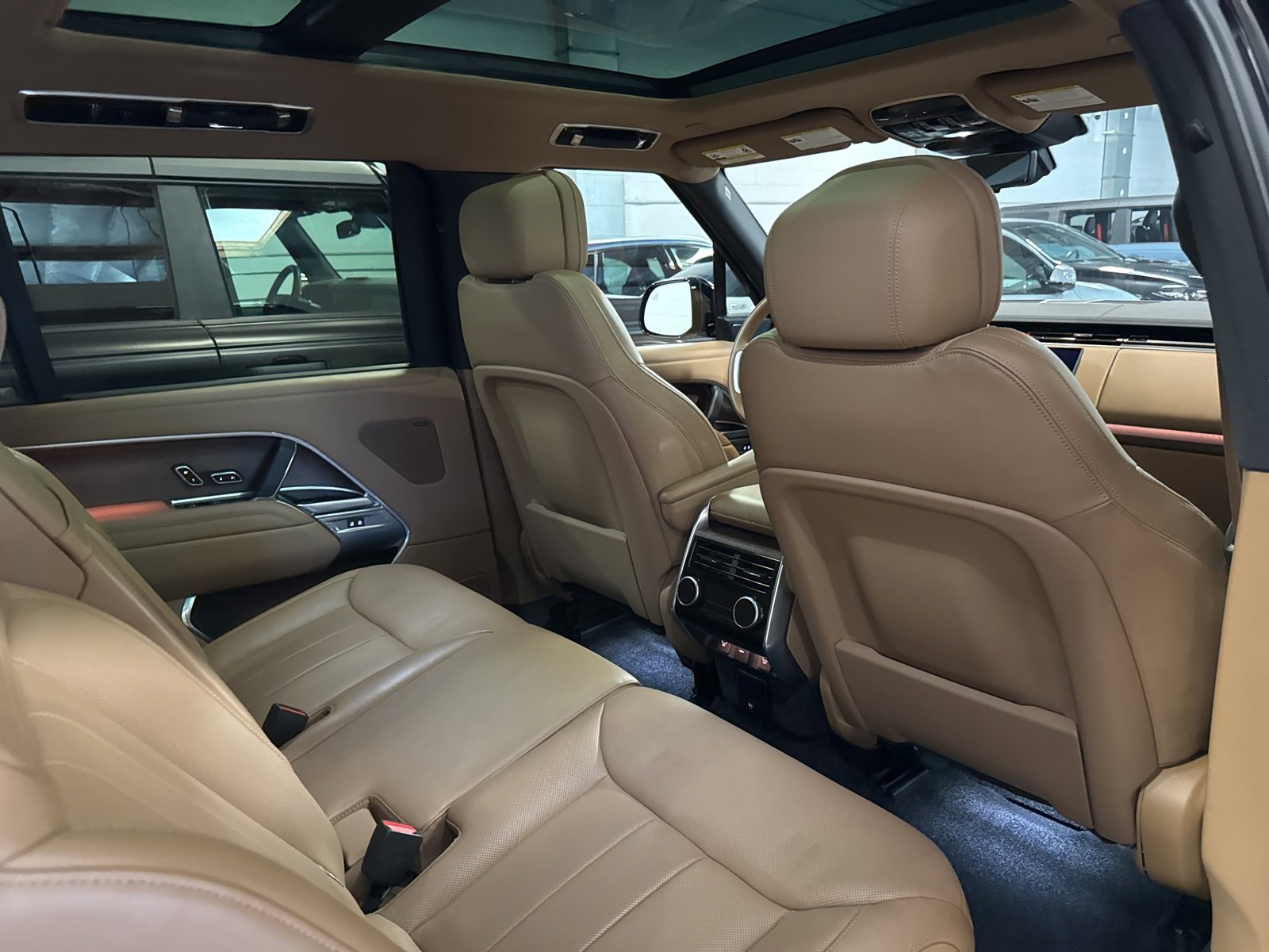 Used 2025 Land Rover Range Rover Long Wheelbase SE image 27