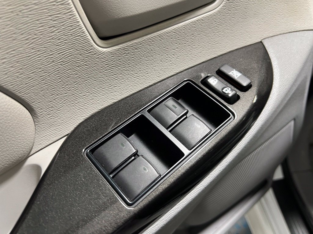 Used 2013 Toyota Sienna LE FWD image 36