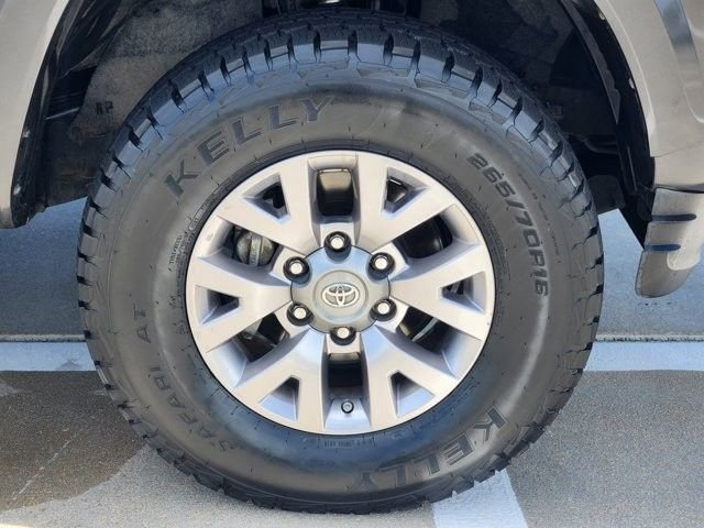 Used 2017 Toyota Tacoma SR5 w/ Tow Package RWD image 10