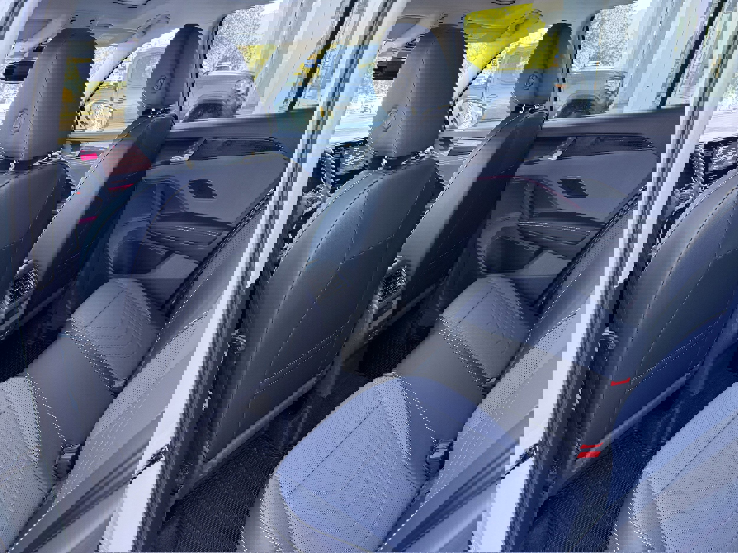 New 2025 Volkswagen Tiguan SE image 25