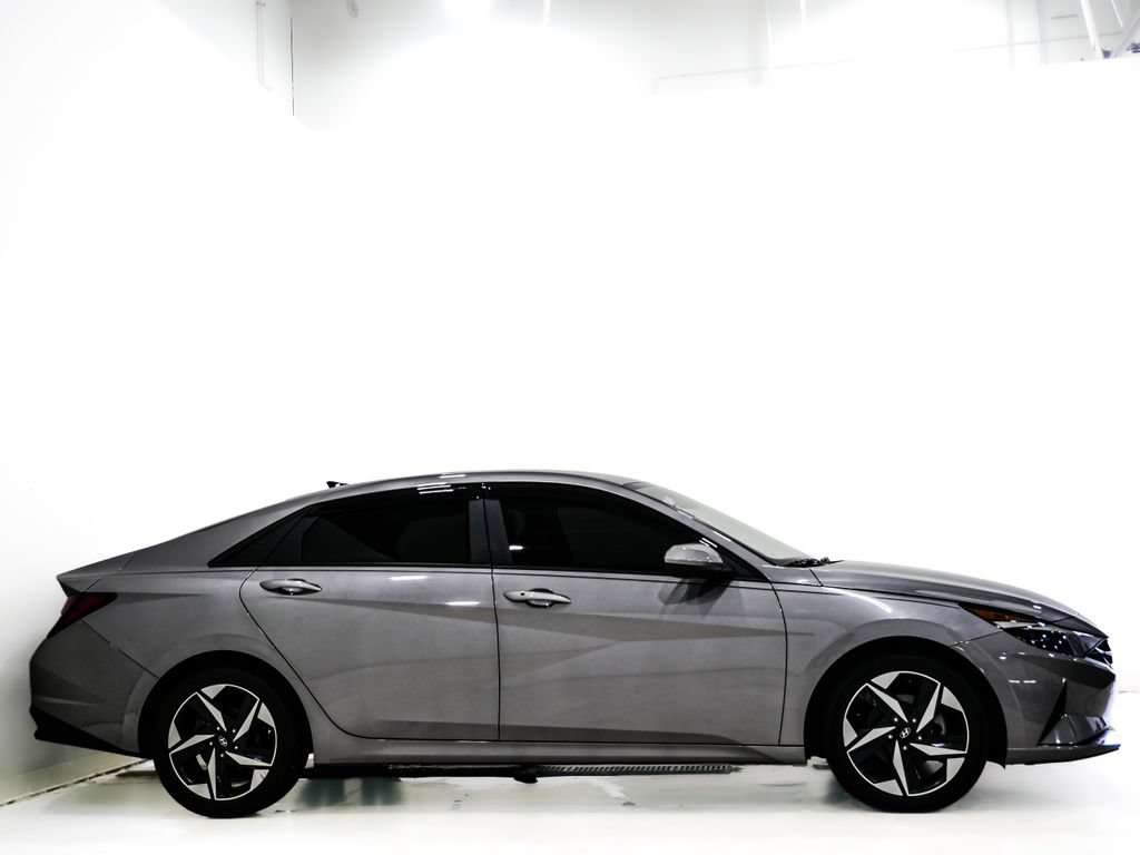 Used 2023 Hyundai Elantra SEL w/ Convenience Package FWD image 4